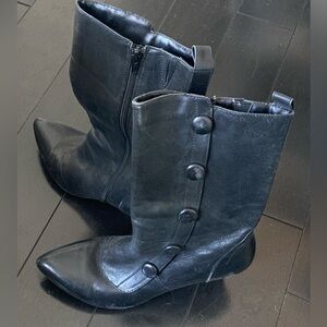 Women’s leather winter boots.